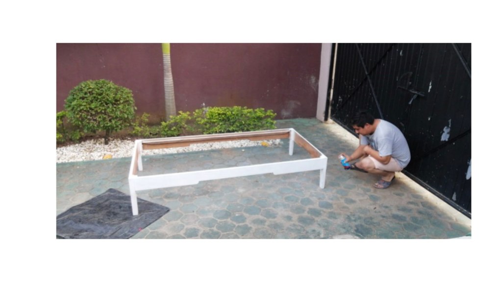 Repairing Beds, Antonio Pintado,15, Mexico
